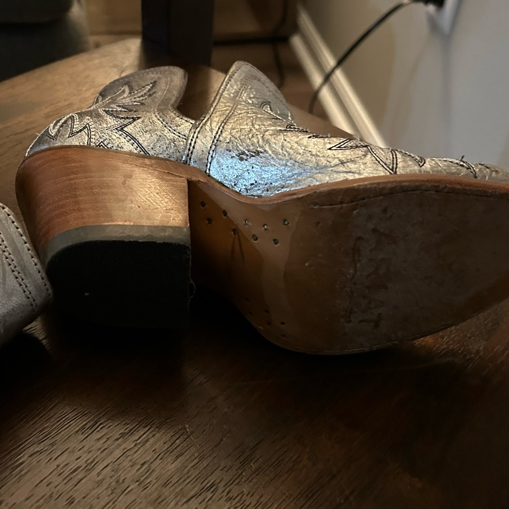 Ariat metallic silver western booties in excellent condition. - Picture 9 of 9